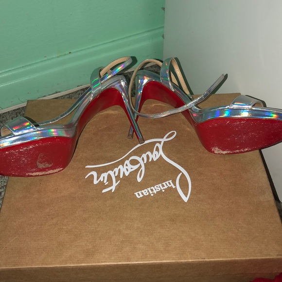Christian Louboutin - Picture 2 of 5